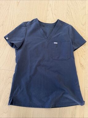 FIGS Catarina Grey V-Neck Scrub Top